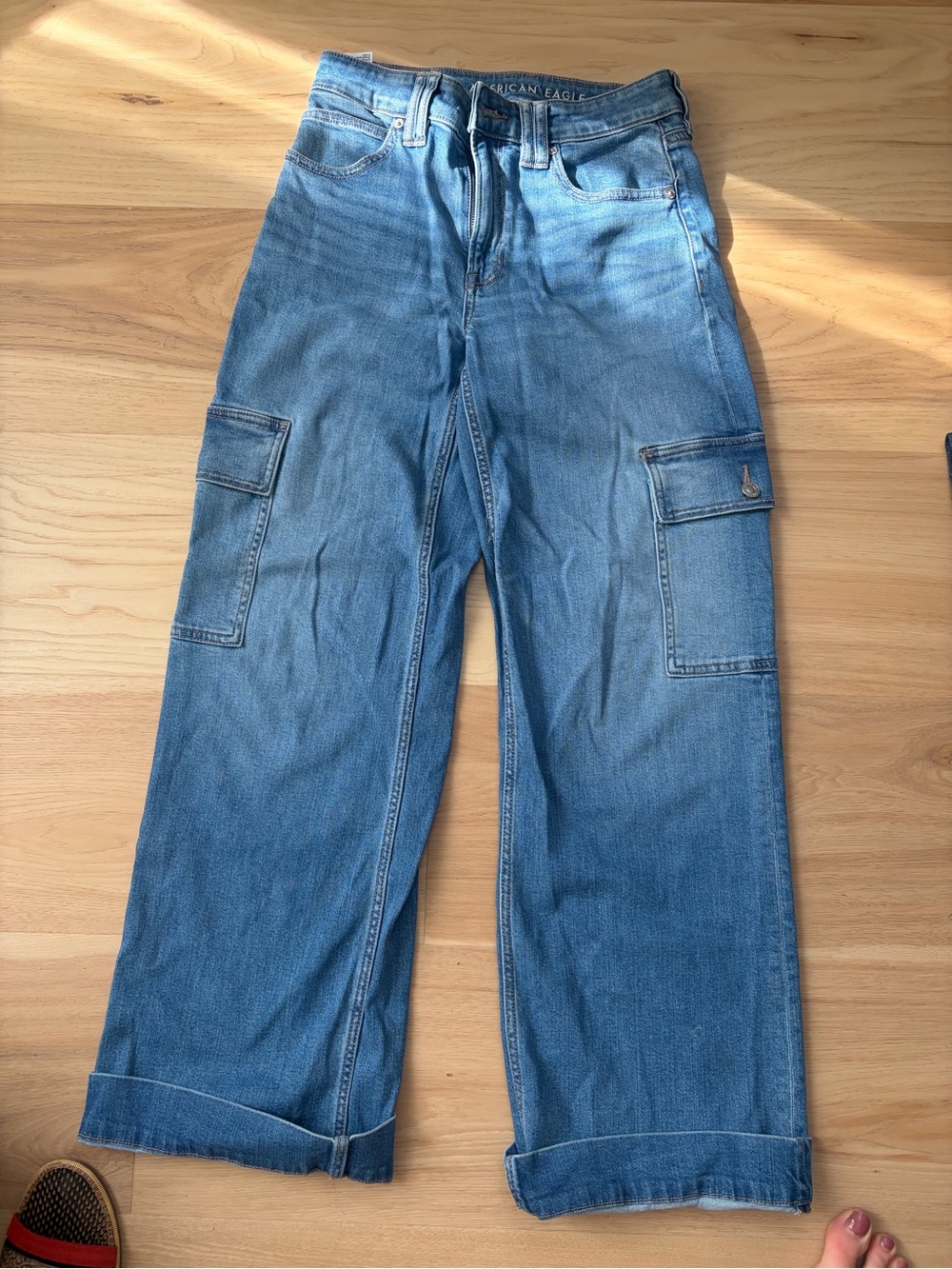 American Eagle Outfitters Womenās Blue Cargo Jeans